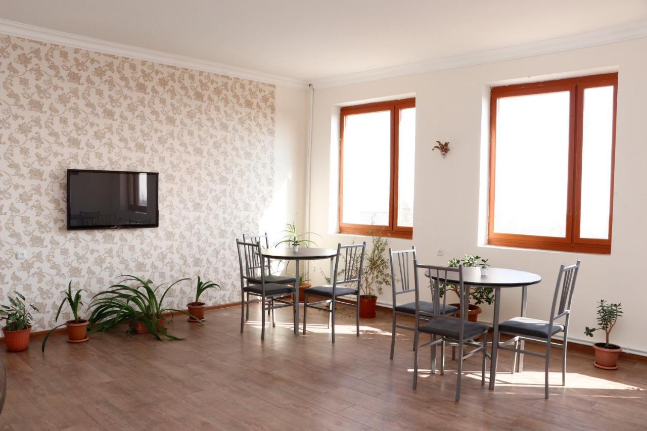 Seva Guesthouse And Cottages Byurakan Eksteriør bilde